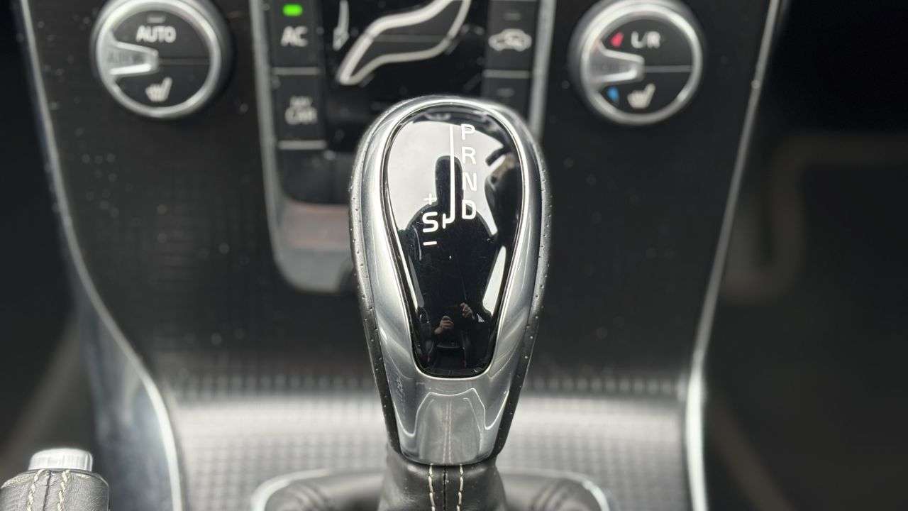 2018 VOLVO V40 2018 VOLVO V40