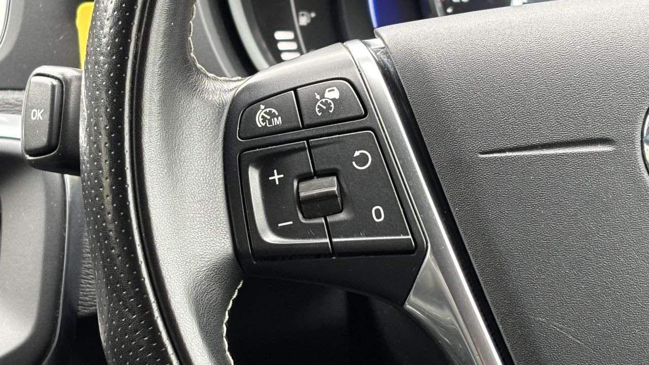 2018 VOLVO V40 2018 VOLVO V40