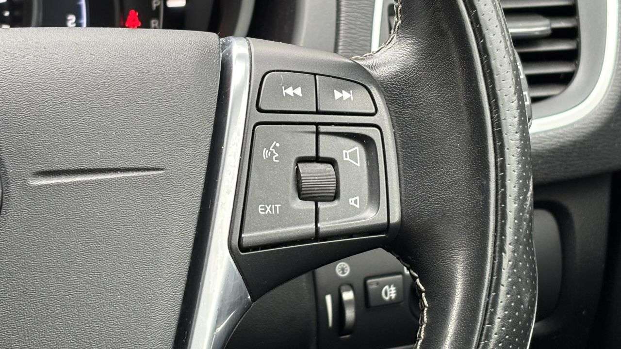 2018 VOLVO V40 2018 VOLVO V40