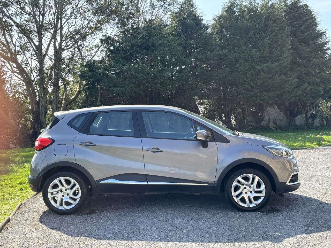A 2014 RENAULT CAPTUR 1.5 dCi ENERGY Dynamique MediaNav SUV 5dr Diesel Manual Euro 5 (s/s) (90 ps A 2014 RENAULT CAPTUR 1.5 dCi ENERGY Dynamique MediaNav SUV 5dr Diesel Manual Euro 5 (s/s) (90 ps