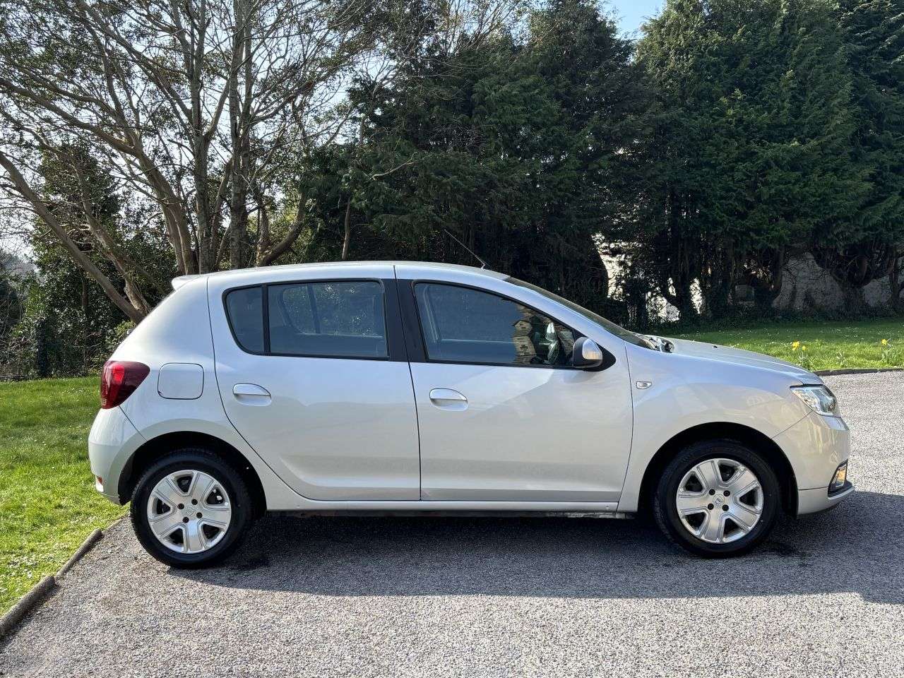 A 2017 DACIA SANDERO 1.5 dCi Laureate Hatchback 5dr Diesel Manual Euro 6 (s/s) (90 ps) A 2017 DACIA SANDERO 1.5 dCi Laureate Hatchback 5dr Diesel Manual Euro 6 (s/s) (90 ps)