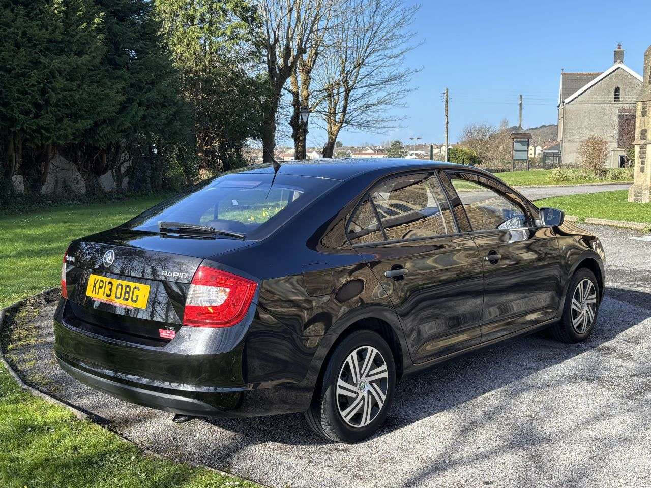 A 2013 SKODA RAPID S TSI A 2013 SKODA RAPID S TSI