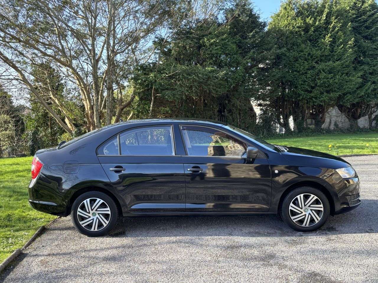 A 2013 SKODA RAPID S TSI A 2013 SKODA RAPID S TSI