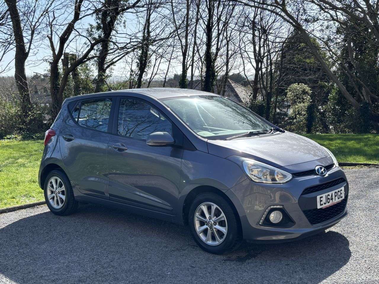 A 2014 HYUNDAI I10 1.0 Premium Hatchback 5dr Petrol Manual Euro 5 (66 ps) A 2014 HYUNDAI I10 1.0 Premium Hatchback 5dr Petrol Manual Euro 5 (66 ps)