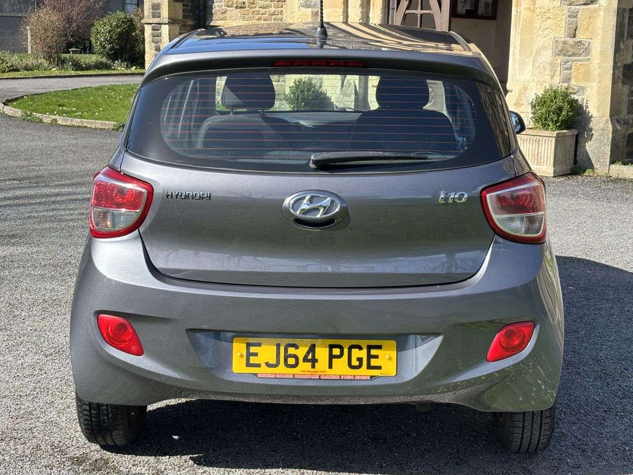 A 2014 HYUNDAI I10 1.0 Premium Hatchback 5dr Petrol Manual Euro 5 (66 ps) A 2014 HYUNDAI I10 1.0 Premium Hatchback 5dr Petrol Manual Euro 5 (66 ps)