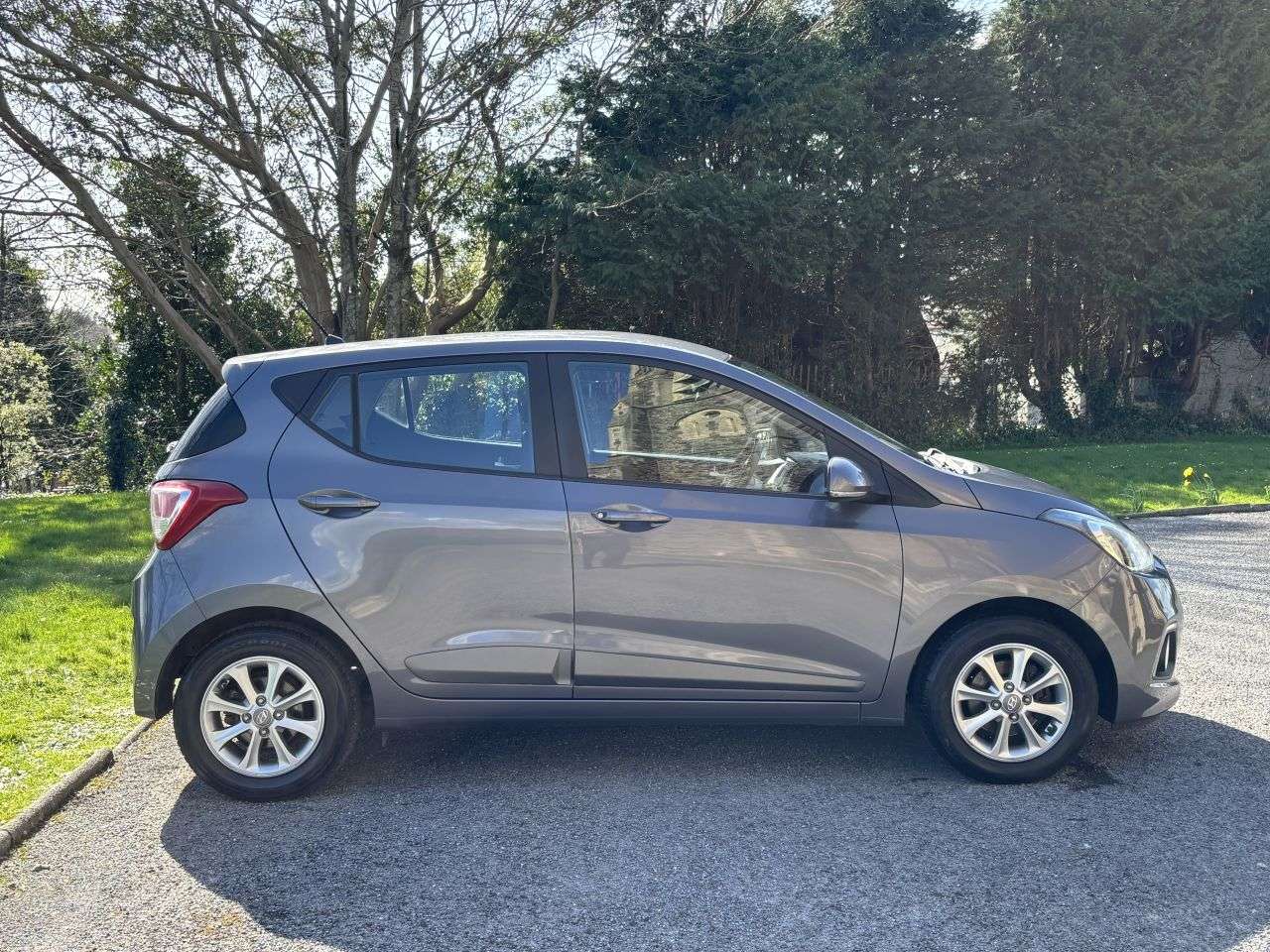 A 2014 HYUNDAI I10 1.0 Premium Hatchback 5dr Petrol Manual Euro 5 (66 ps) A 2014 HYUNDAI I10 1.0 Premium Hatchback 5dr Petrol Manual Euro 5 (66 ps)