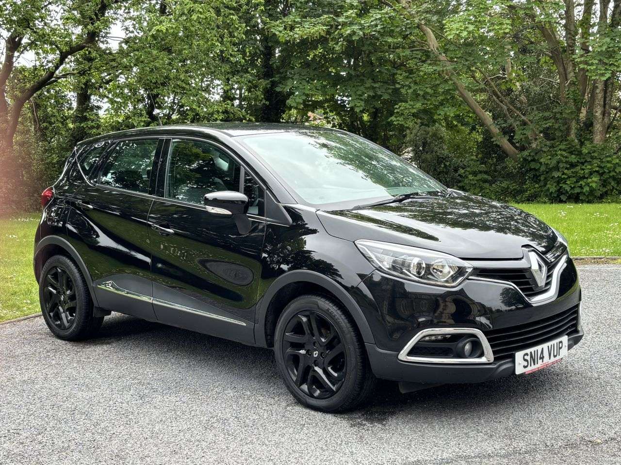 A 2014 RENAULT CAPTUR 0.9 TCe ENERGY Dynamique MediaNav SUV 5dr Petrol Manual Euro 5 (s/s) (90 ps A 2014 RENAULT CAPTUR 0.9 TCe ENERGY Dynamique MediaNav SUV 5dr Petrol Manual Euro 5 (s/s) (90 ps