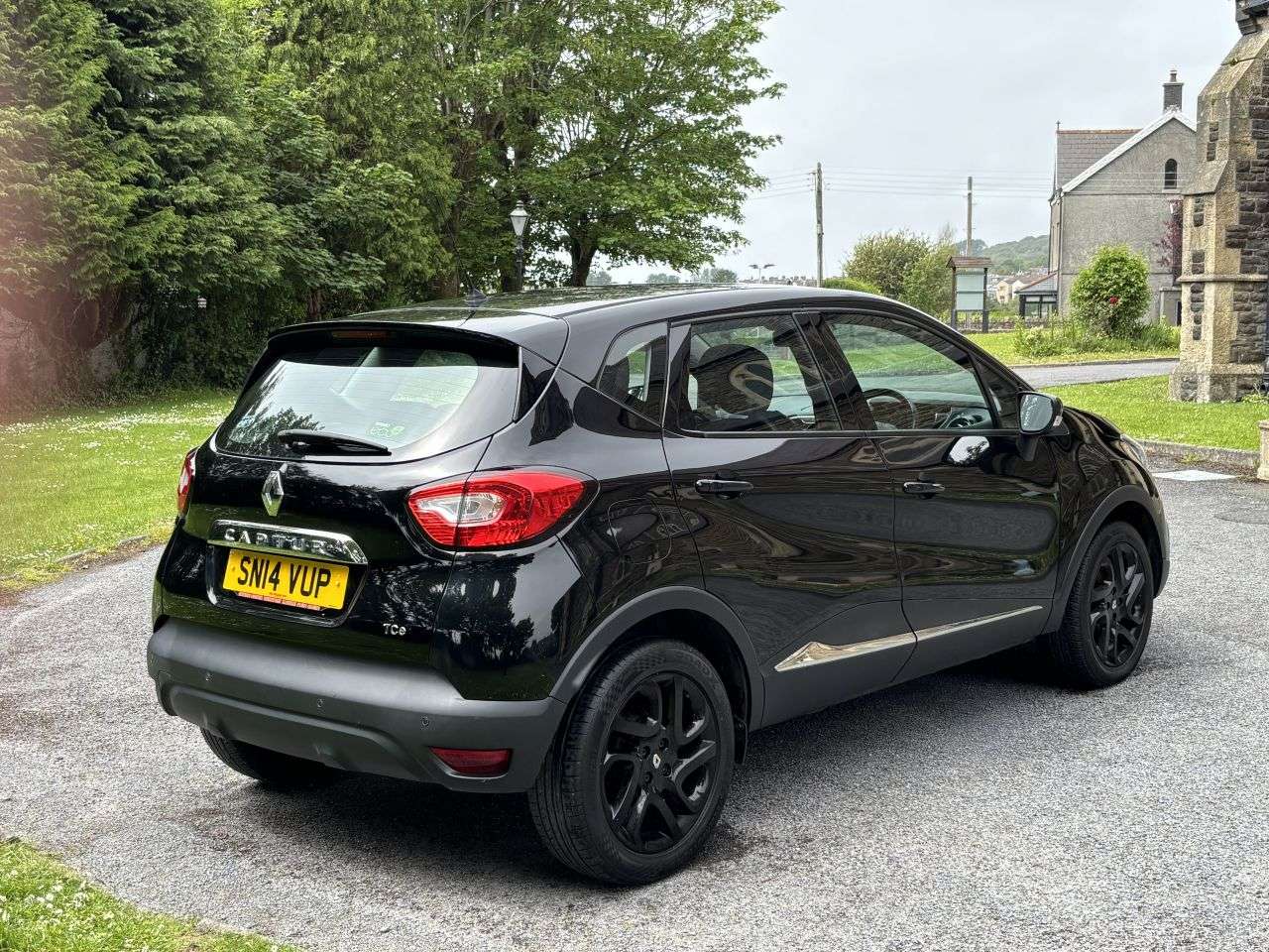 A 2014 RENAULT CAPTUR 0.9 TCe ENERGY Dynamique MediaNav SUV 5dr Petrol Manual Euro 5 (s/s) (90 ps A 2014 RENAULT CAPTUR 0.9 TCe ENERGY Dynamique MediaNav SUV 5dr Petrol Manual Euro 5 (s/s) (90 ps