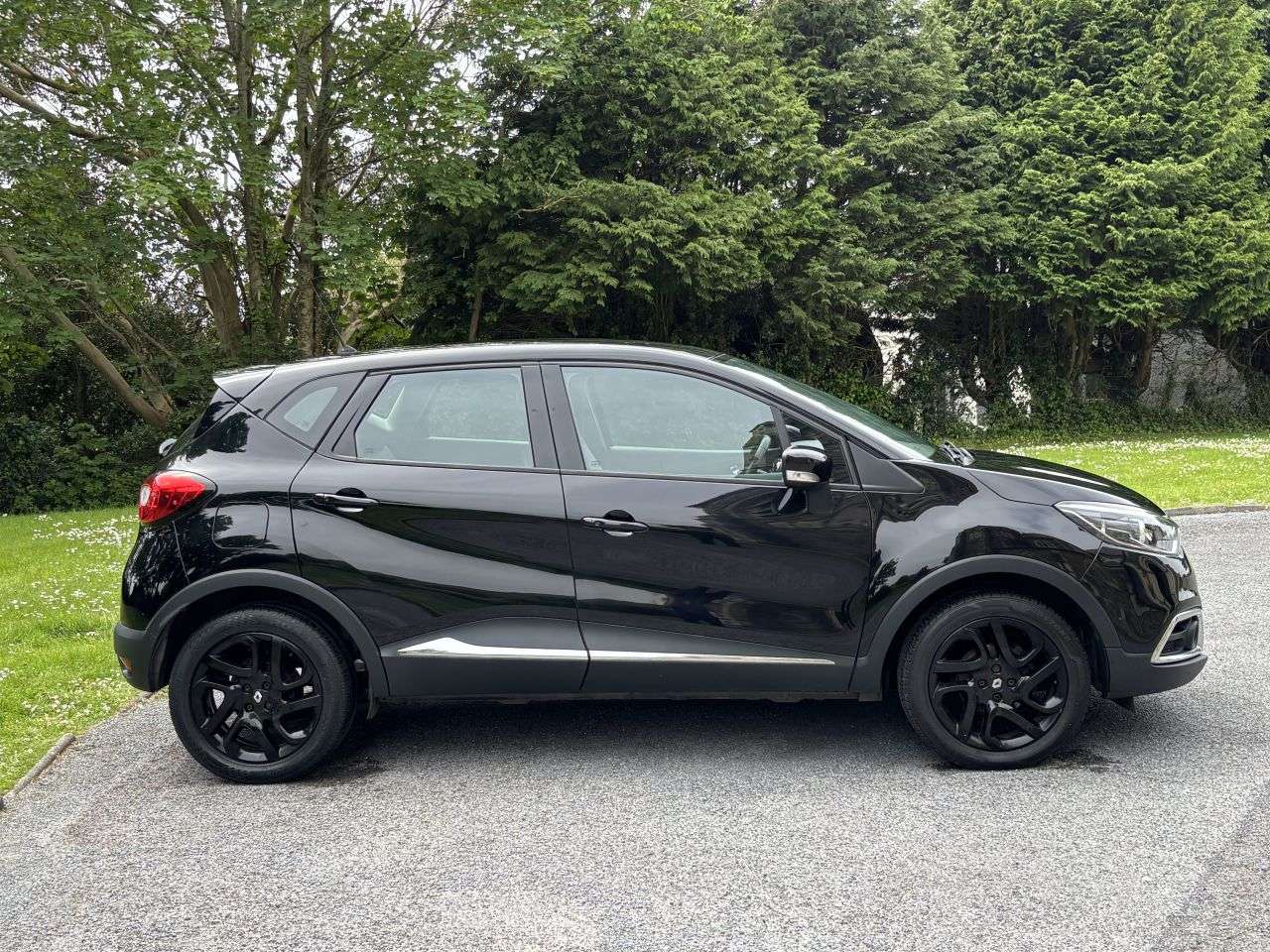 A 2014 RENAULT CAPTUR 0.9 TCe ENERGY Dynamique MediaNav SUV 5dr Petrol Manual Euro 5 (s/s) (90 ps A 2014 RENAULT CAPTUR 0.9 TCe ENERGY Dynamique MediaNav SUV 5dr Petrol Manual Euro 5 (s/s) (90 ps