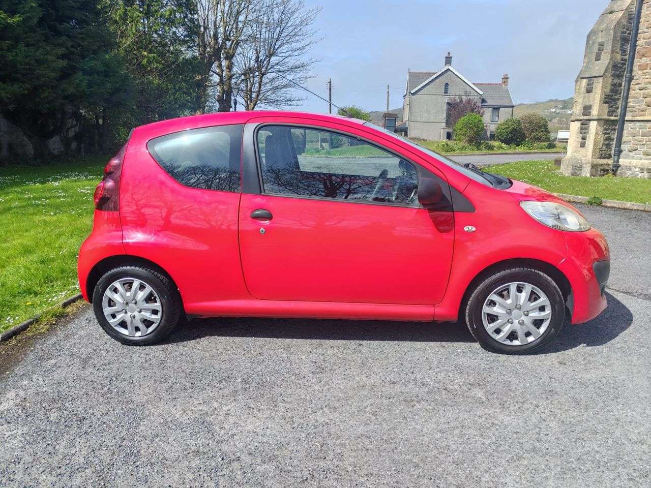 A 2013 PEUGEOT 107 1.0 12V Access Hatchback 3dr Petrol Manual Euro 5 (68 ps) A 2013 PEUGEOT 107 1.0 12V Access Hatchback 3dr Petrol Manual Euro 5 (68 ps)