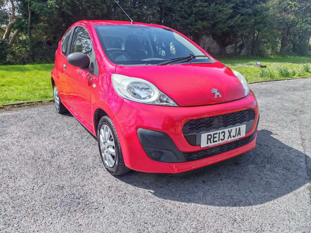 A 2013 PEUGEOT 107 1.0 12V Access Hatchback 3dr Petrol Manual Euro 5 (68 ps) A 2013 PEUGEOT 107 1.0 12V Access Hatchback 3dr Petrol Manual Euro 5 (68 ps)