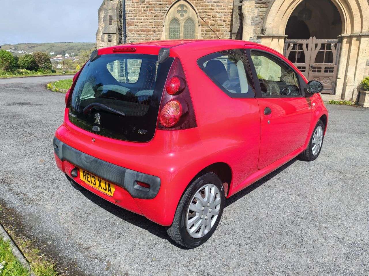 A 2013 PEUGEOT 107 1.0 12V Access Hatchback 3dr Petrol Manual Euro 5 (68 ps) A 2013 PEUGEOT 107 1.0 12V Access Hatchback 3dr Petrol Manual Euro 5 (68 ps)