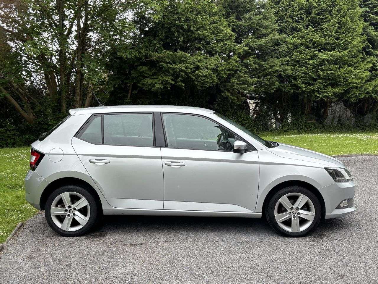 A 2015 SKODA FABIA 1.2 TSI SE L Hatchback 5dr Petrol Manual Euro 6 (s/s) (90 ps) A 2015 SKODA FABIA 1.2 TSI SE L Hatchback 5dr Petrol Manual Euro 6 (s/s) (90 ps)