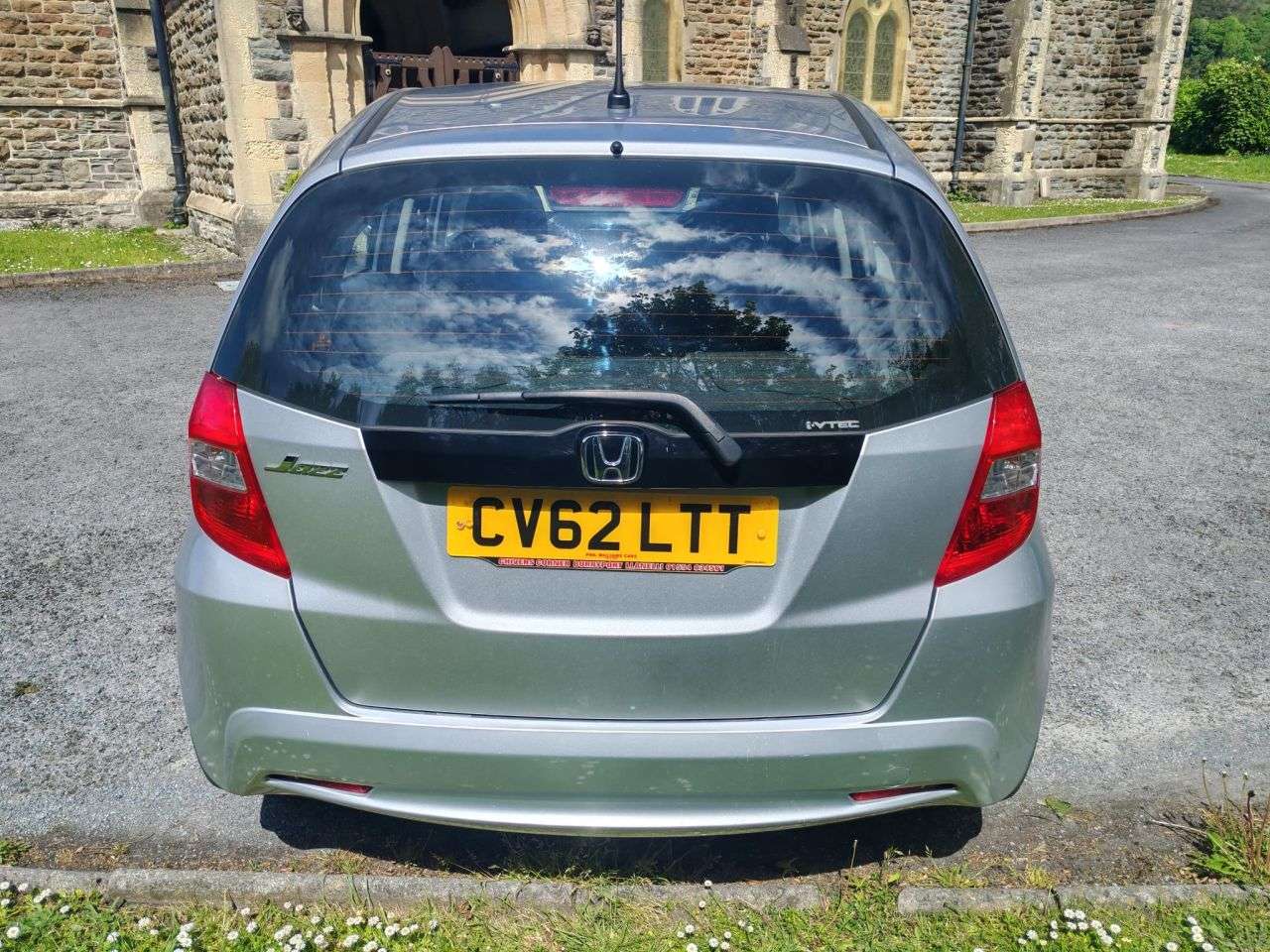 A 2012 HONDA JAZZ 1.4 i-VTEC ES Hatchback 5dr Petrol CVT Euro 5 (99 ps) A 2012 HONDA JAZZ 1.4 i-VTEC ES Hatchback 5dr Petrol CVT Euro 5 (99 ps)