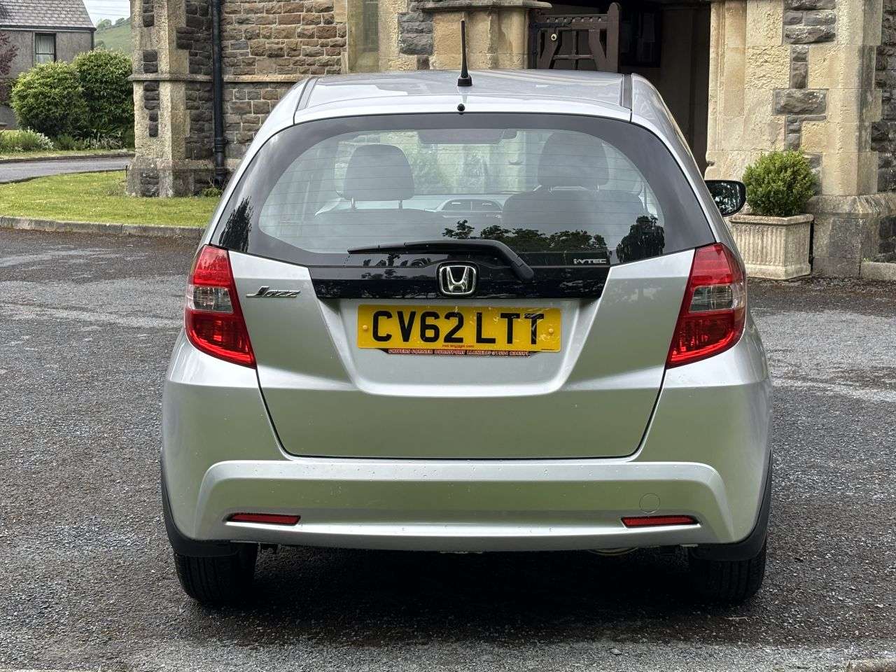 A 2012 HONDA JAZZ 1.4 i-VTEC ES Hatchback 5dr Petrol CVT Euro 5 (99 ps) A 2012 HONDA JAZZ 1.4 i-VTEC ES Hatchback 5dr Petrol CVT Euro 5 (99 ps)