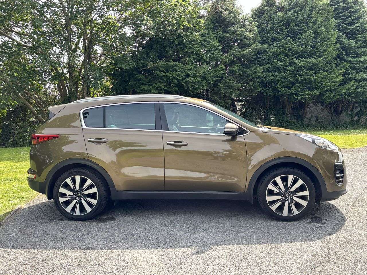 A 2016 KIA SPORTAGE 1.7 CRDi 3 SUV 5dr Diesel Manual Euro 6 (s/s) (114 bhp) A 2016 KIA SPORTAGE 1.7 CRDi 3 SUV 5dr Diesel Manual Euro 6 (s/s) (114 bhp)