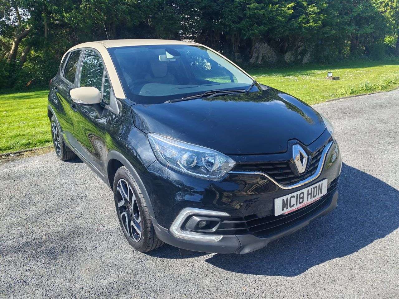 A 2018 RENAULT CAPTUR 0.9 TCe ENERGY Iconic SUV 5dr Petrol Manual Euro 6 (s/s) (90 ps) A 2018 RENAULT CAPTUR 0.9 TCe ENERGY Iconic SUV 5dr Petrol Manual Euro 6 (s/s) (90 ps)