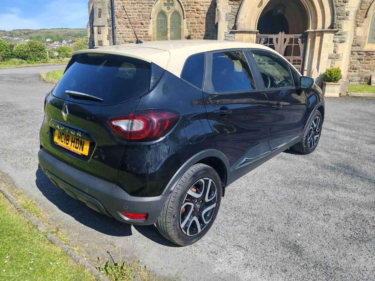 A 2018 RENAULT CAPTUR 0.9 TCe ENERGY Iconic SUV 5dr Petrol Manual Euro 6 (s/s) (90 ps) A 2018 RENAULT CAPTUR 0.9 TCe ENERGY Iconic SUV 5dr Petrol Manual Euro 6 (s/s) (90 ps)