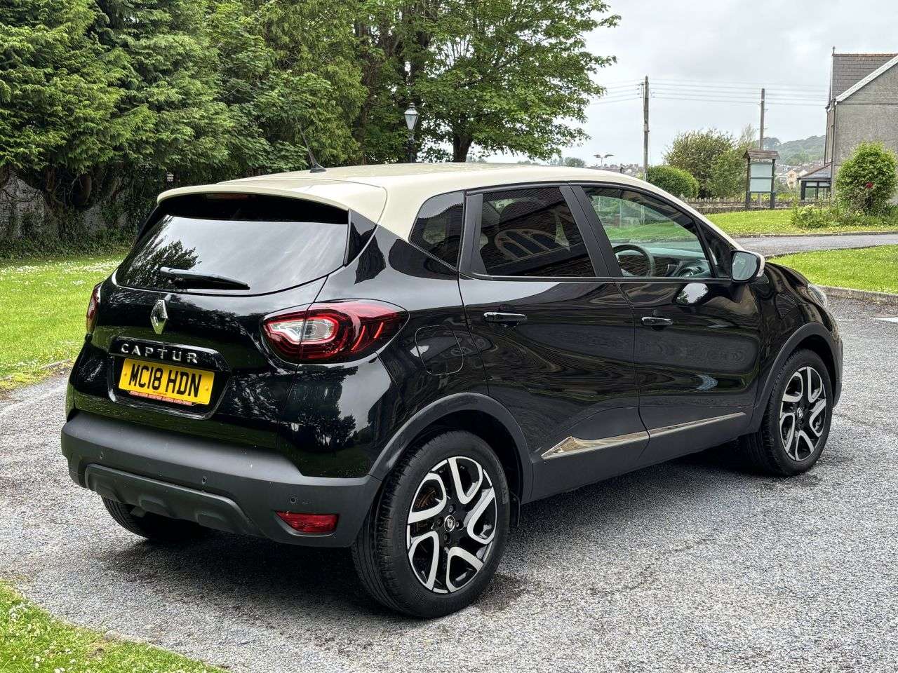 A 2018 RENAULT CAPTUR 0.9 TCe ENERGY Iconic SUV 5dr Petrol Manual Euro 6 (s/s) (90 ps) A 2018 RENAULT CAPTUR 0.9 TCe ENERGY Iconic SUV 5dr Petrol Manual Euro 6 (s/s) (90 ps)