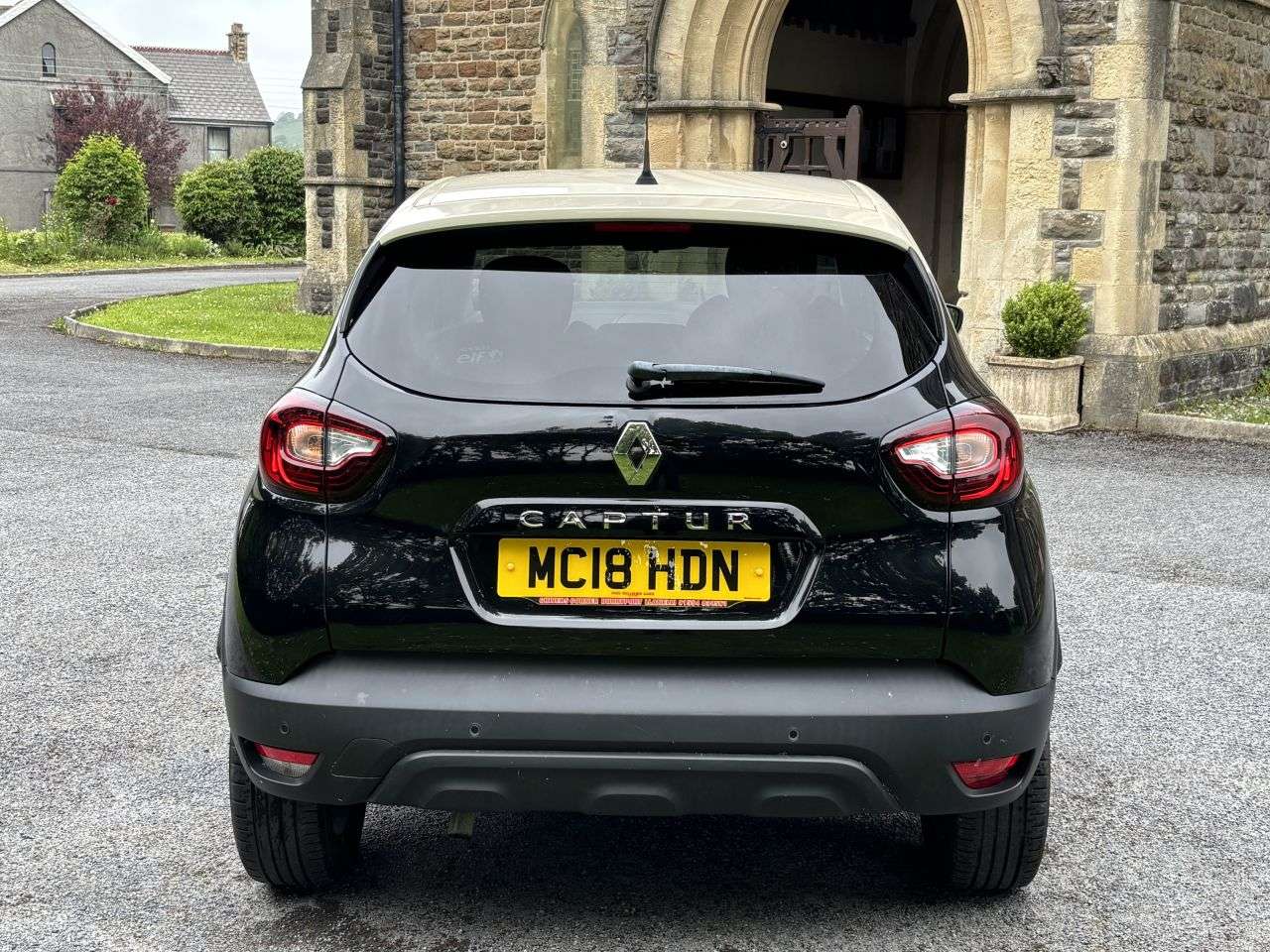 A 2018 RENAULT CAPTUR 0.9 TCe ENERGY Iconic SUV 5dr Petrol Manual Euro 6 (s/s) (90 ps) A 2018 RENAULT CAPTUR 0.9 TCe ENERGY Iconic SUV 5dr Petrol Manual Euro 6 (s/s) (90 ps)