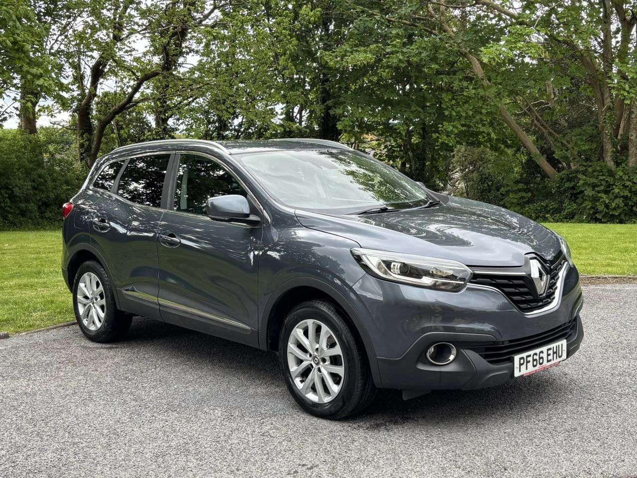 A 2016 RENAULT KADJAR 1.5 dCi Dynamique Nav SUV 5dr Diesel Manual Euro 6 (s/s) (110 ps) A 2016 RENAULT KADJAR 1.5 dCi Dynamique Nav SUV 5dr Diesel Manual Euro 6 (s/s) (110 ps)