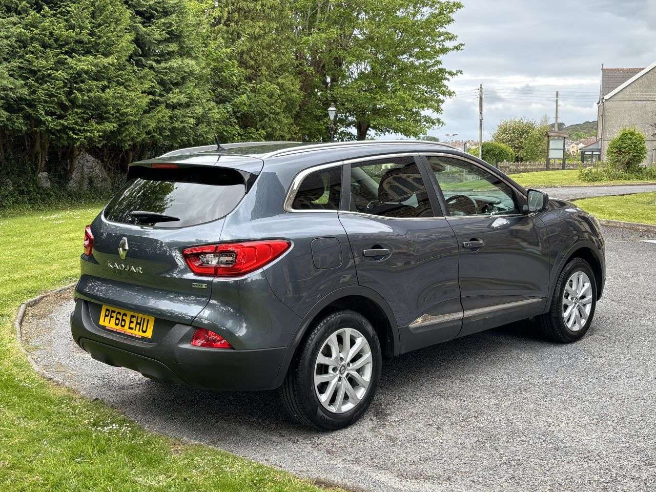 A 2016 RENAULT KADJAR 1.5 dCi Dynamique Nav SUV 5dr Diesel Manual Euro 6 (s/s) (110 ps) A 2016 RENAULT KADJAR 1.5 dCi Dynamique Nav SUV 5dr Diesel Manual Euro 6 (s/s) (110 ps)