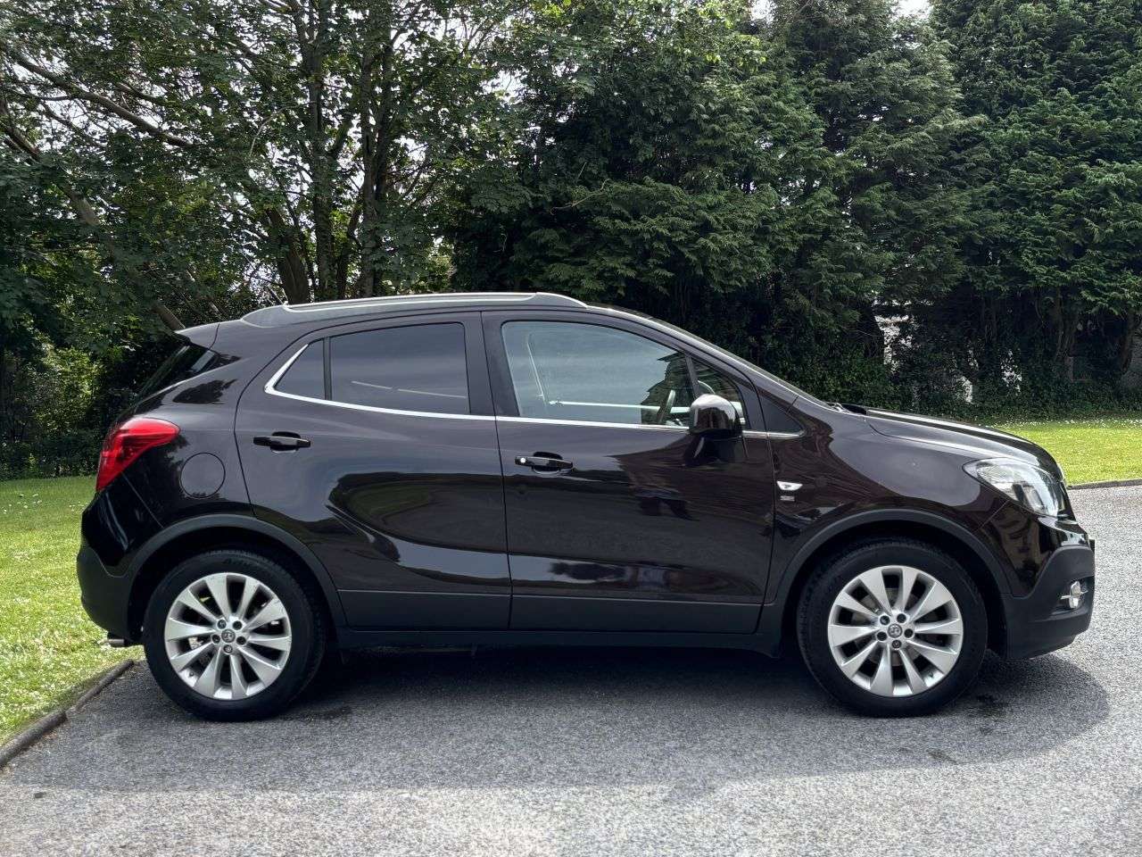 A 2015 VAUXHALL MOKKA 1.6 CDTi SE SUV 5dr Diesel Manual 2WD Euro 6 (s/s) (136 ps) A 2015 VAUXHALL MOKKA 1.6 CDTi SE SUV 5dr Diesel Manual 2WD Euro 6 (s/s) (136 ps)