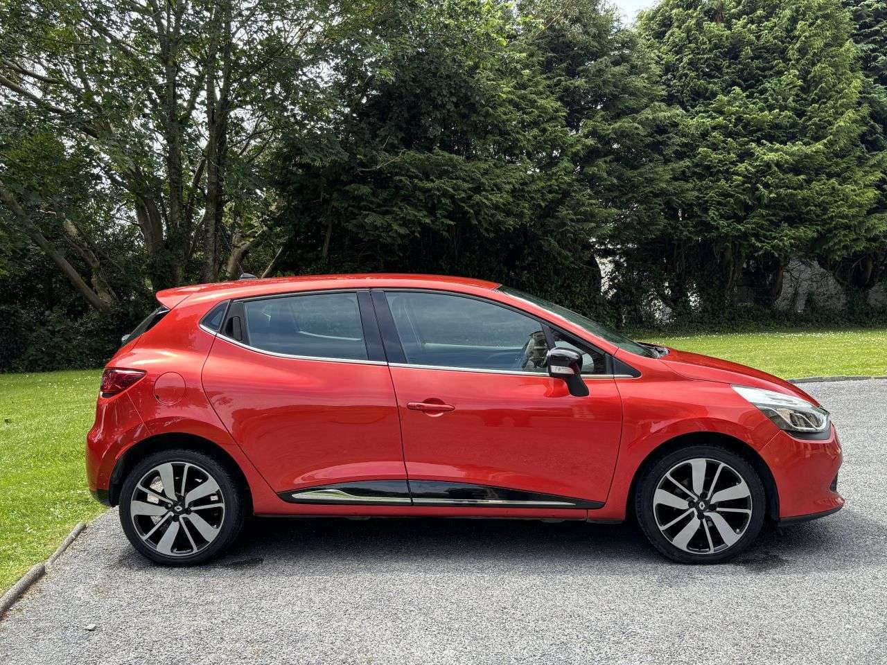 A 2014 RENAULT CLIO 1.5 dCi Dynamique S MediaNav Hatchback 5dr Diesel Manual Euro 5 (s/s) (90 p A 2014 RENAULT CLIO 1.5 dCi Dynamique S MediaNav Hatchback 5dr Diesel Manual Euro 5 (s/s) (90 p
