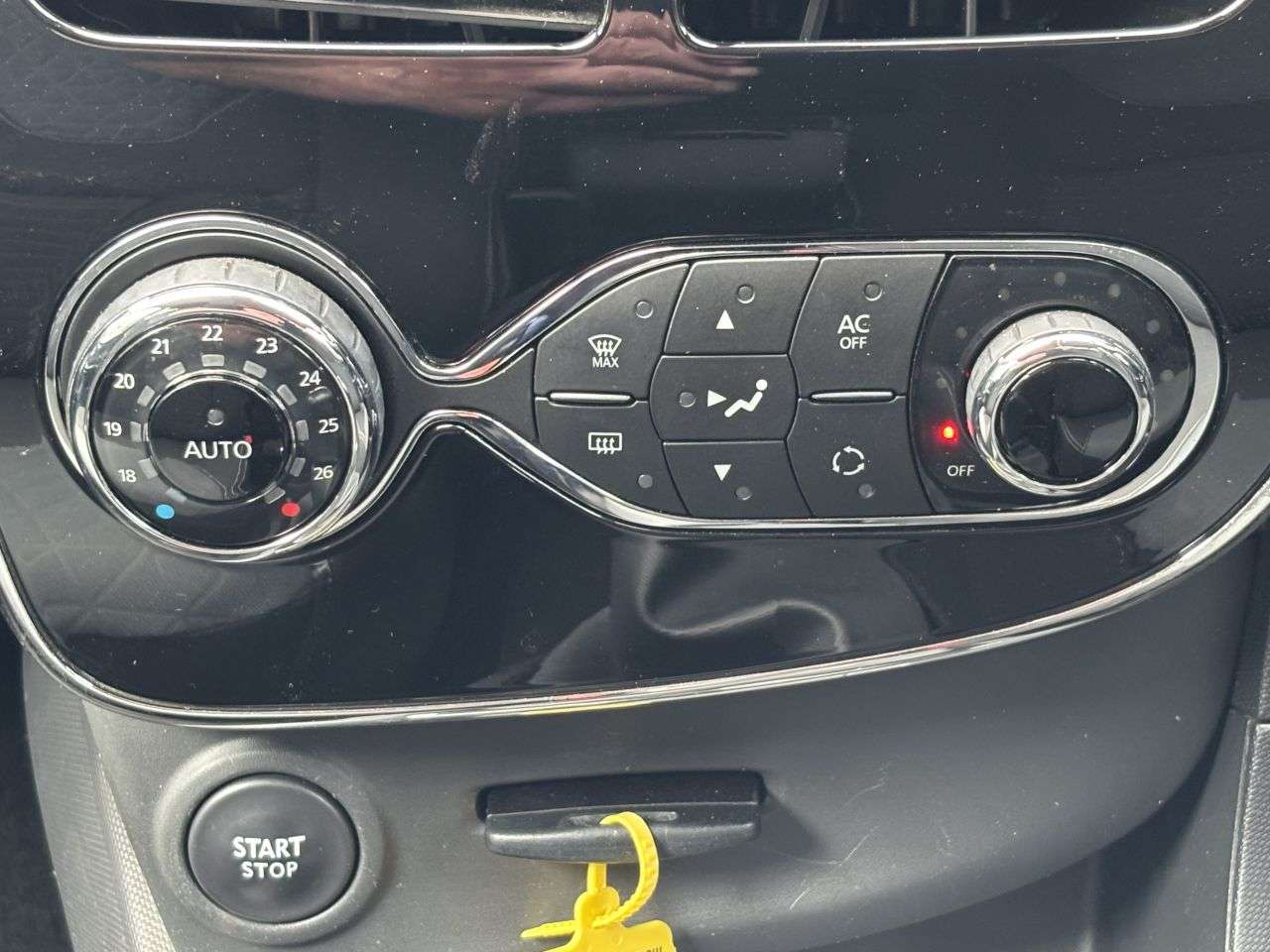 2014 RENAULT CLIO 2014 RENAULT CLIO