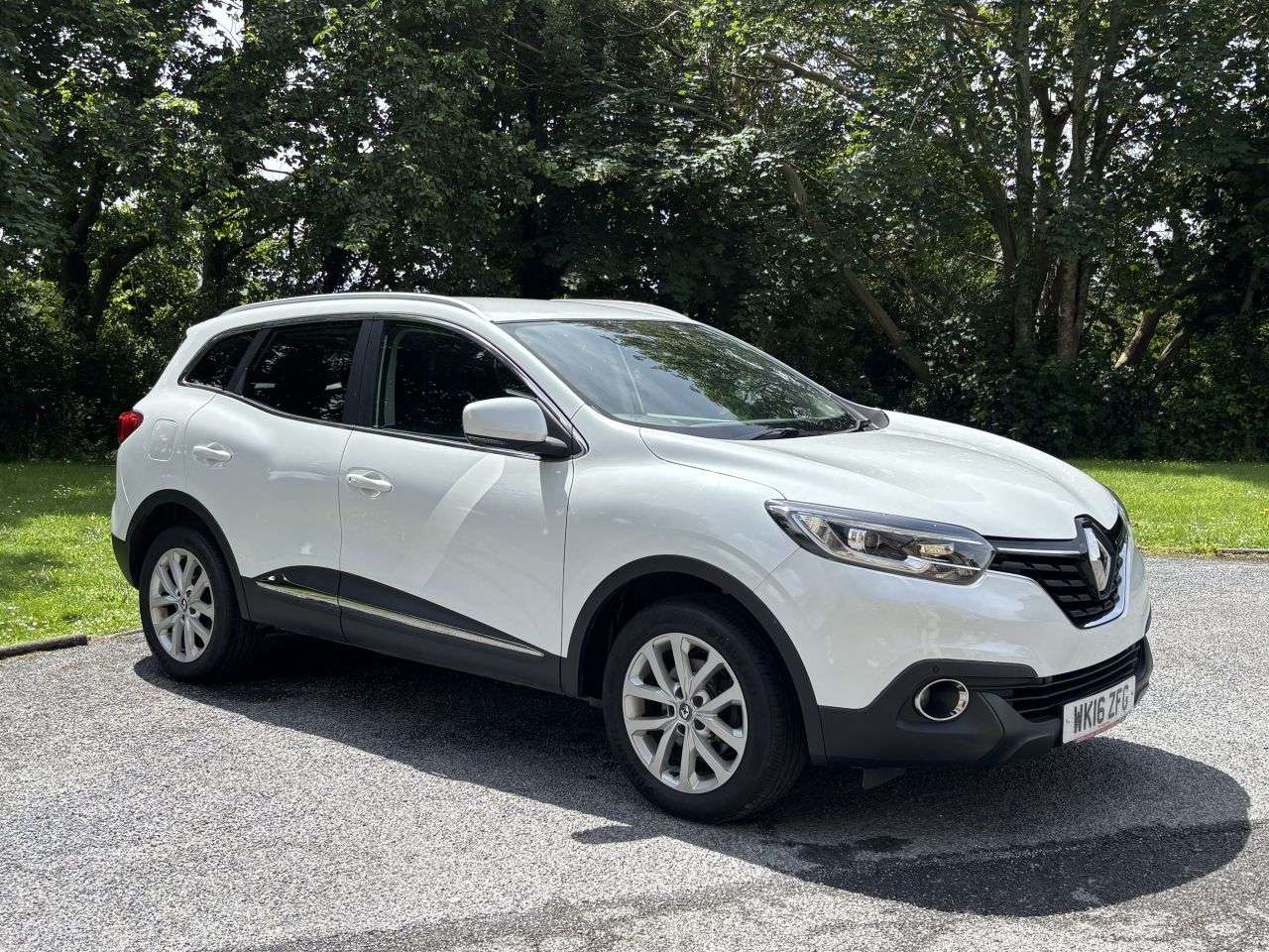 A 2016 RENAULT KADJAR 1.5 dCi Dynamique Nav SUV 5dr Diesel Manual Euro 6 (s/s) (110 ps) A 2016 RENAULT KADJAR 1.5 dCi Dynamique Nav SUV 5dr Diesel Manual Euro 6 (s/s) (110 ps)