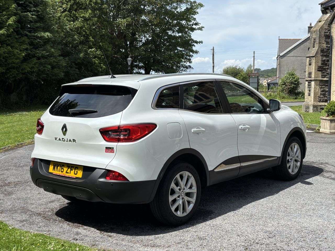 A 2016 RENAULT KADJAR 1.5 dCi Dynamique Nav SUV 5dr Diesel Manual Euro 6 (s/s) (110 ps) A 2016 RENAULT KADJAR 1.5 dCi Dynamique Nav SUV 5dr Diesel Manual Euro 6 (s/s) (110 ps)