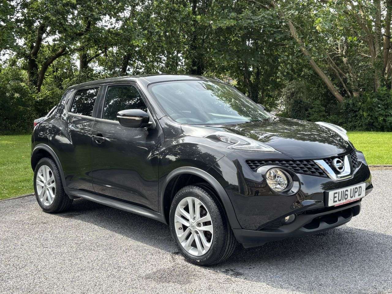 A 2016 NISSAN JUKE 1.6 N-Connecta SUV 5dr Petrol XTRON Euro 6 (117 ps) A 2016 NISSAN JUKE 1.6 N-Connecta SUV 5dr Petrol XTRON Euro 6 (117 ps)