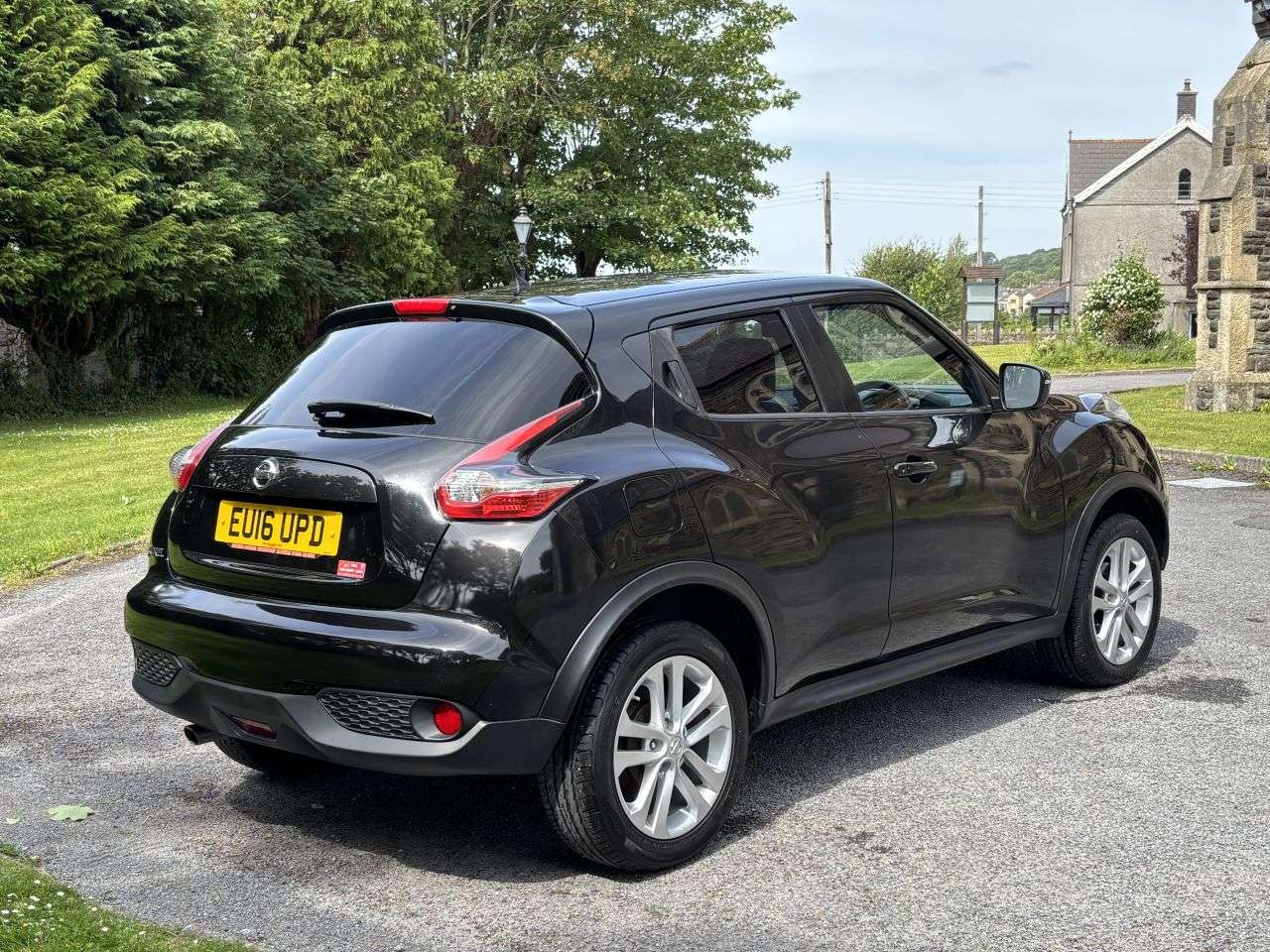 A 2016 NISSAN JUKE 1.6 N-Connecta SUV 5dr Petrol XTRON Euro 6 (117 ps) A 2016 NISSAN JUKE 1.6 N-Connecta SUV 5dr Petrol XTRON Euro 6 (117 ps)