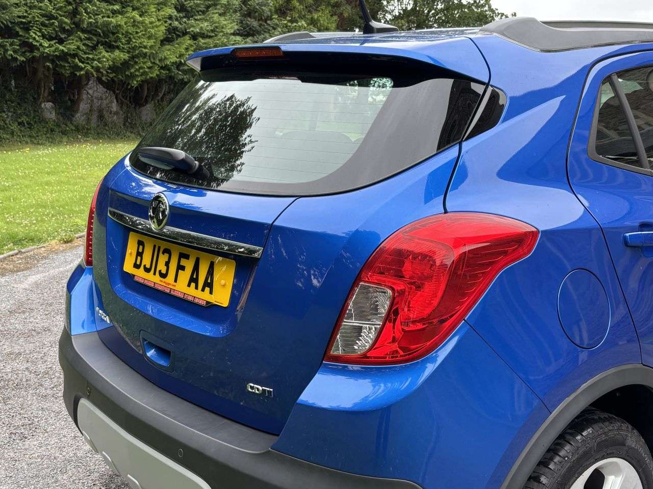 A 2013 VAUXHALL MOKKA 1.7 CDTi Tech Line SUV 5dr Diesel Auto 2WD Euro 5 (130 ps) A 2013 VAUXHALL MOKKA 1.7 CDTi Tech Line SUV 5dr Diesel Auto 2WD Euro 5 (130 ps)