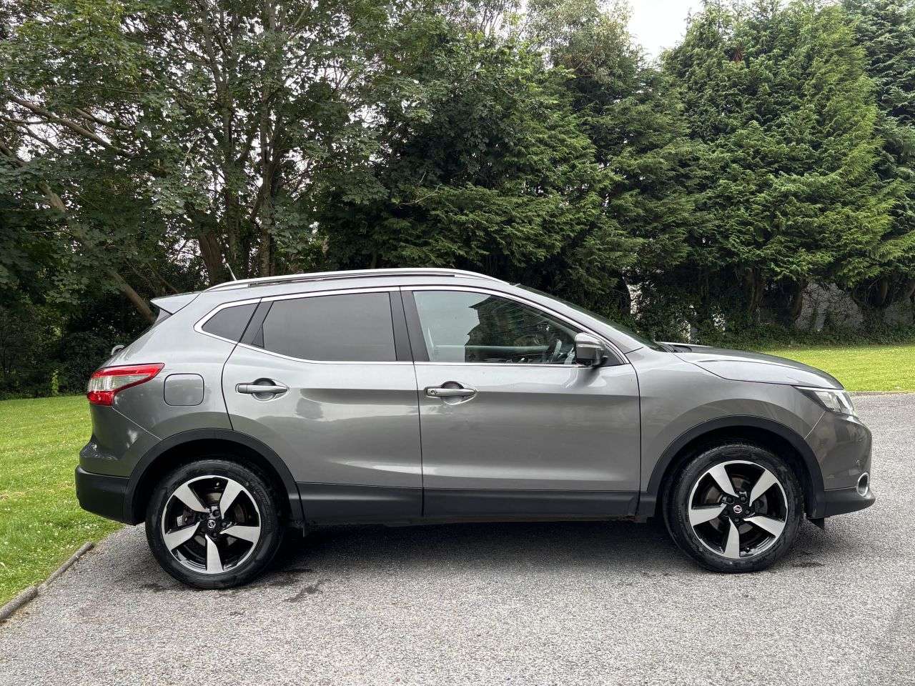 A 2017 NISSAN QASHQAI 1.5 dCi N-Connecta SUV 5dr Diesel Manual 2WD Euro 6 (s/s) (110 ps) A 2017 NISSAN QASHQAI 1.5 dCi N-Connecta SUV 5dr Diesel Manual 2WD Euro 6 (s/s) (110 ps)