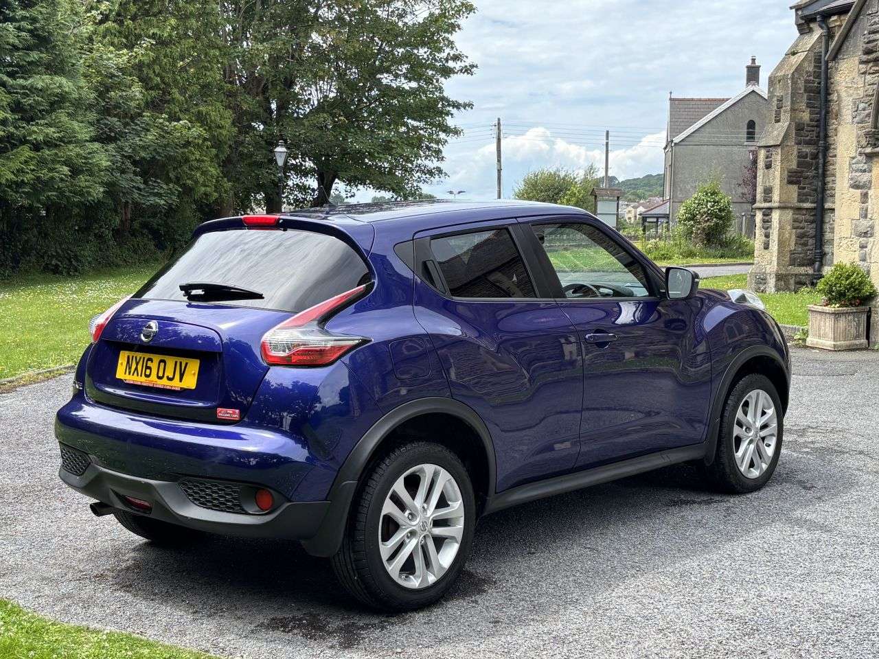 A 2016 NISSAN JUKE 1.2 DIG-T N-Connecta SUV 5dr Petrol Manual Euro 6 (s/s) (115 ps) A 2016 NISSAN JUKE 1.2 DIG-T N-Connecta SUV 5dr Petrol Manual Euro 6 (s/s) (115 ps)