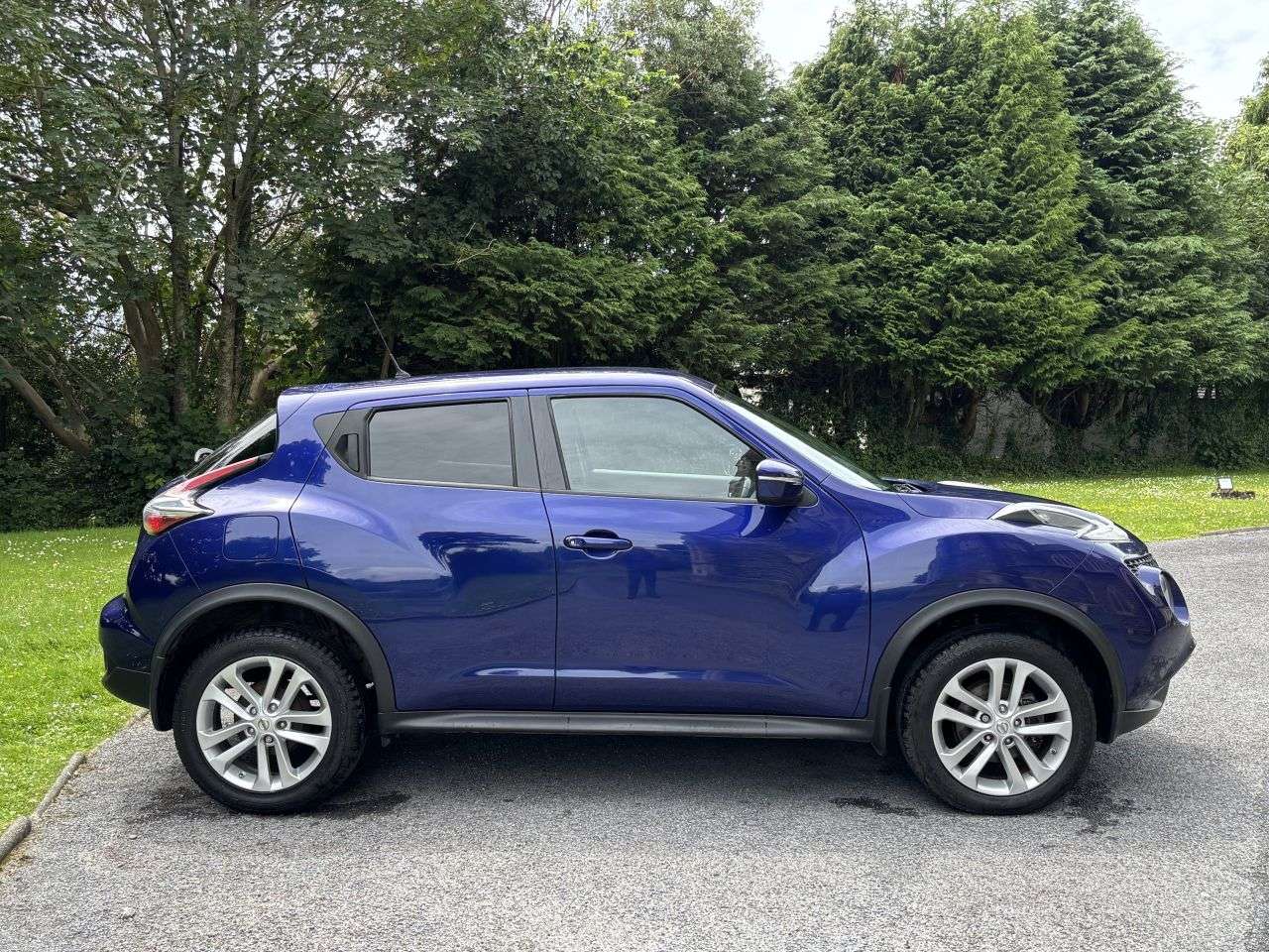 A 2016 NISSAN JUKE 1.2 DIG-T N-Connecta SUV 5dr Petrol Manual Euro 6 (s/s) (115 ps) A 2016 NISSAN JUKE 1.2 DIG-T N-Connecta SUV 5dr Petrol Manual Euro 6 (s/s) (115 ps)