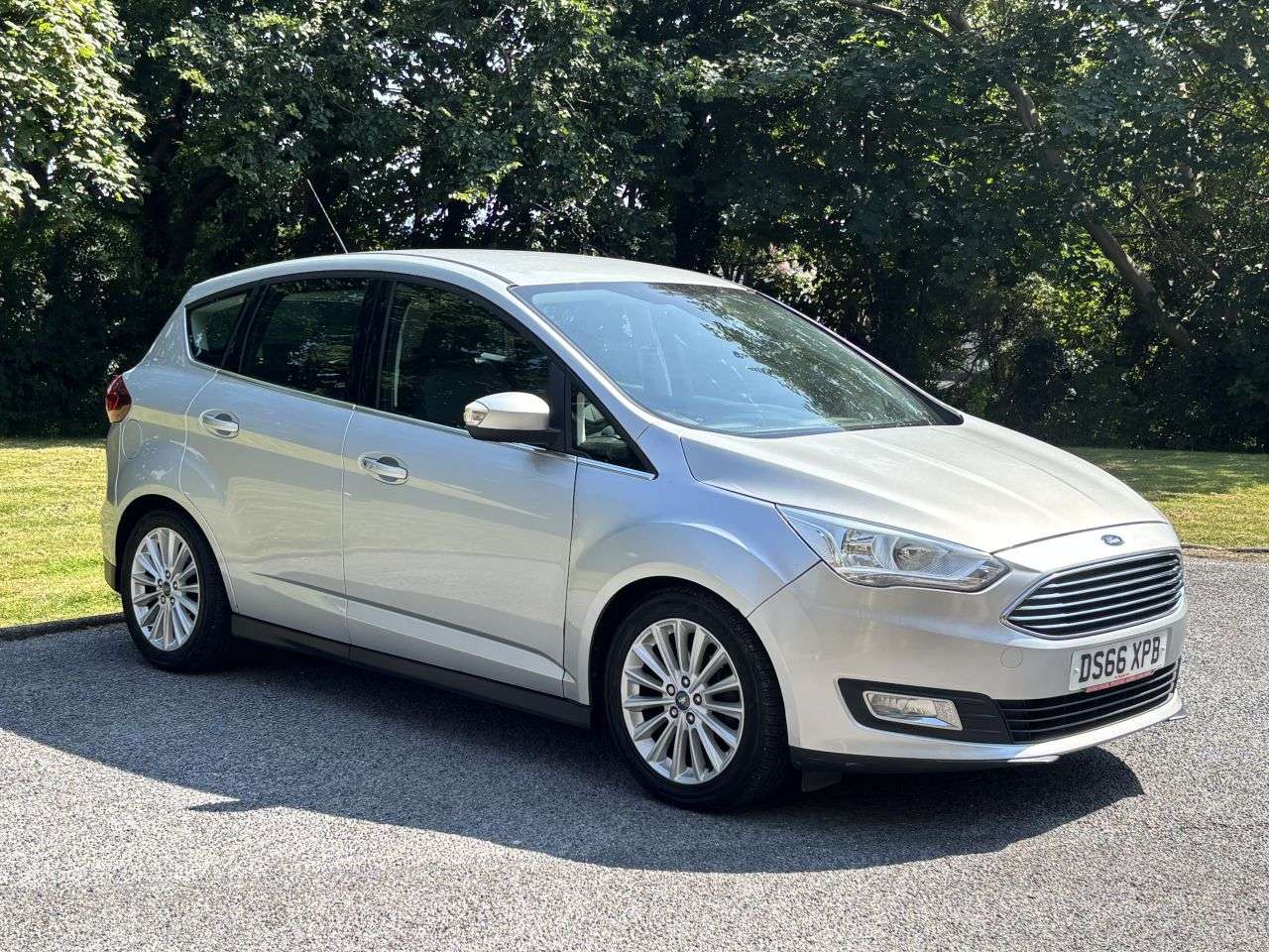 A 2016 FORD C-MAX 1.5 TDCi Titanium MPV 5dr Diesel Manual Euro 6 (s/s) (120 ps) A 2016 FORD C-MAX 1.5 TDCi Titanium MPV 5dr Diesel Manual Euro 6 (s/s) (120 ps)