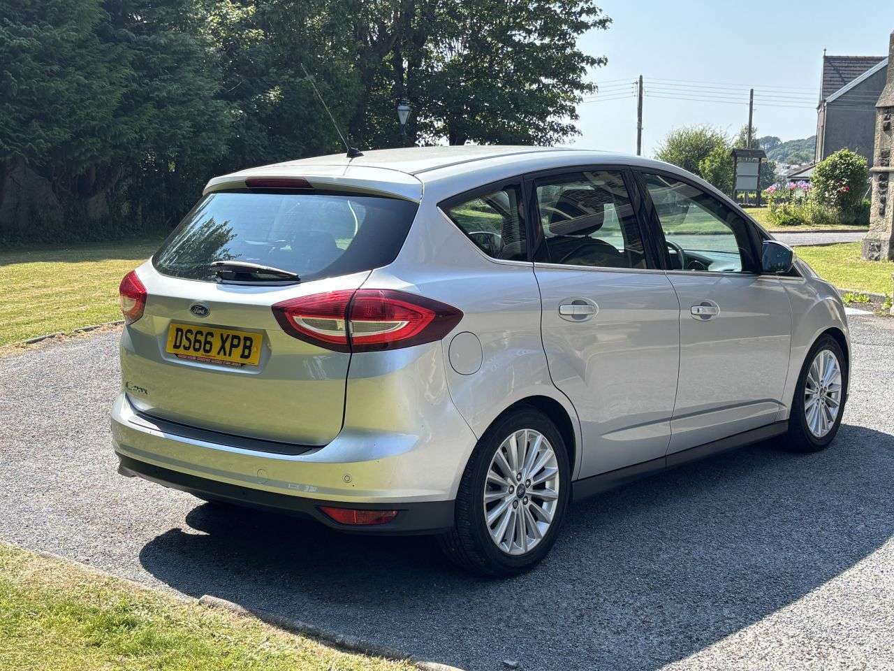 A 2016 FORD C-MAX 1.5 TDCi Titanium MPV 5dr Diesel Manual Euro 6 (s/s) (120 ps) A 2016 FORD C-MAX 1.5 TDCi Titanium MPV 5dr Diesel Manual Euro 6 (s/s) (120 ps)