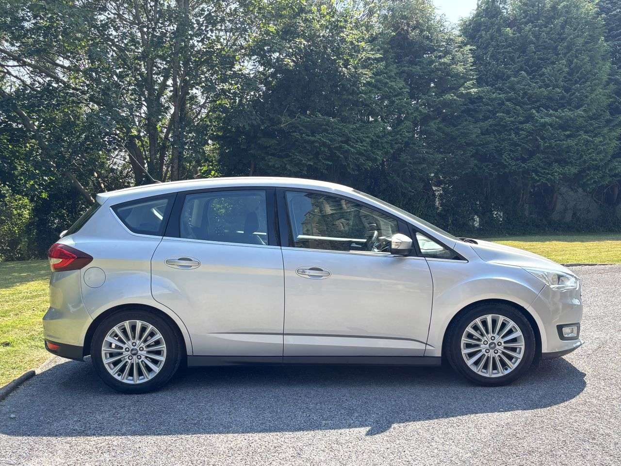 A 2016 FORD C-MAX 1.5 TDCi Titanium MPV 5dr Diesel Manual Euro 6 (s/s) (120 ps) A 2016 FORD C-MAX 1.5 TDCi Titanium MPV 5dr Diesel Manual Euro 6 (s/s) (120 ps)