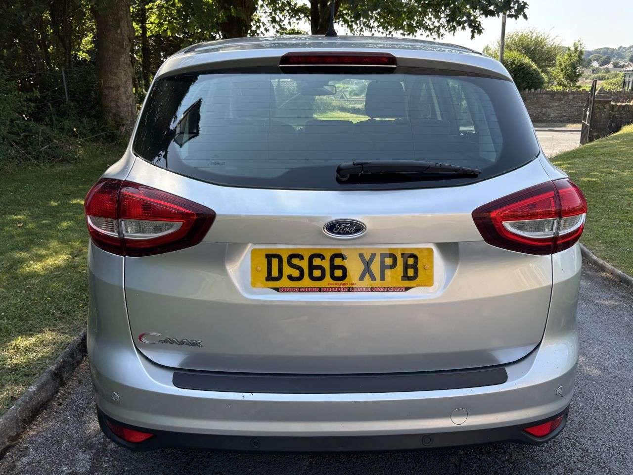 A 2016 FORD C-MAX 1.5 TDCi Titanium MPV 5dr Diesel Manual Euro 6 (s/s) (120 ps) A 2016 FORD C-MAX 1.5 TDCi Titanium MPV 5dr Diesel Manual Euro 6 (s/s) (120 ps)