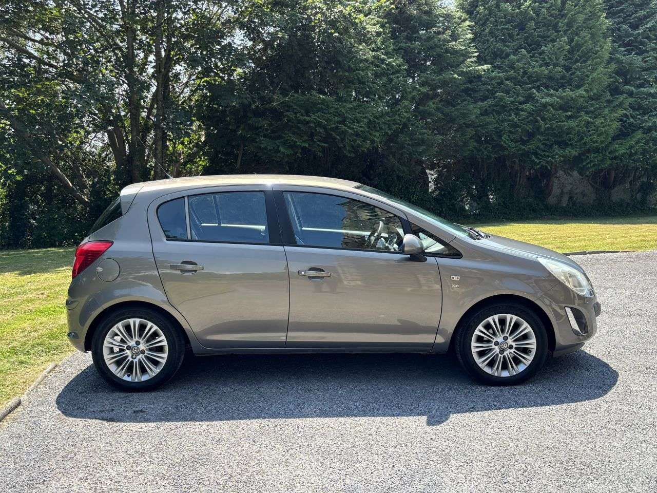 A 2012 VAUXHALL CORSA 1.2i ecoFLEX 16V SE Hatchback 5dr Petrol Manual Euro 5 (s/s) (85 ps) A 2012 VAUXHALL CORSA 1.2i ecoFLEX 16V SE Hatchback 5dr Petrol Manual Euro 5 (s/s) (85 ps)