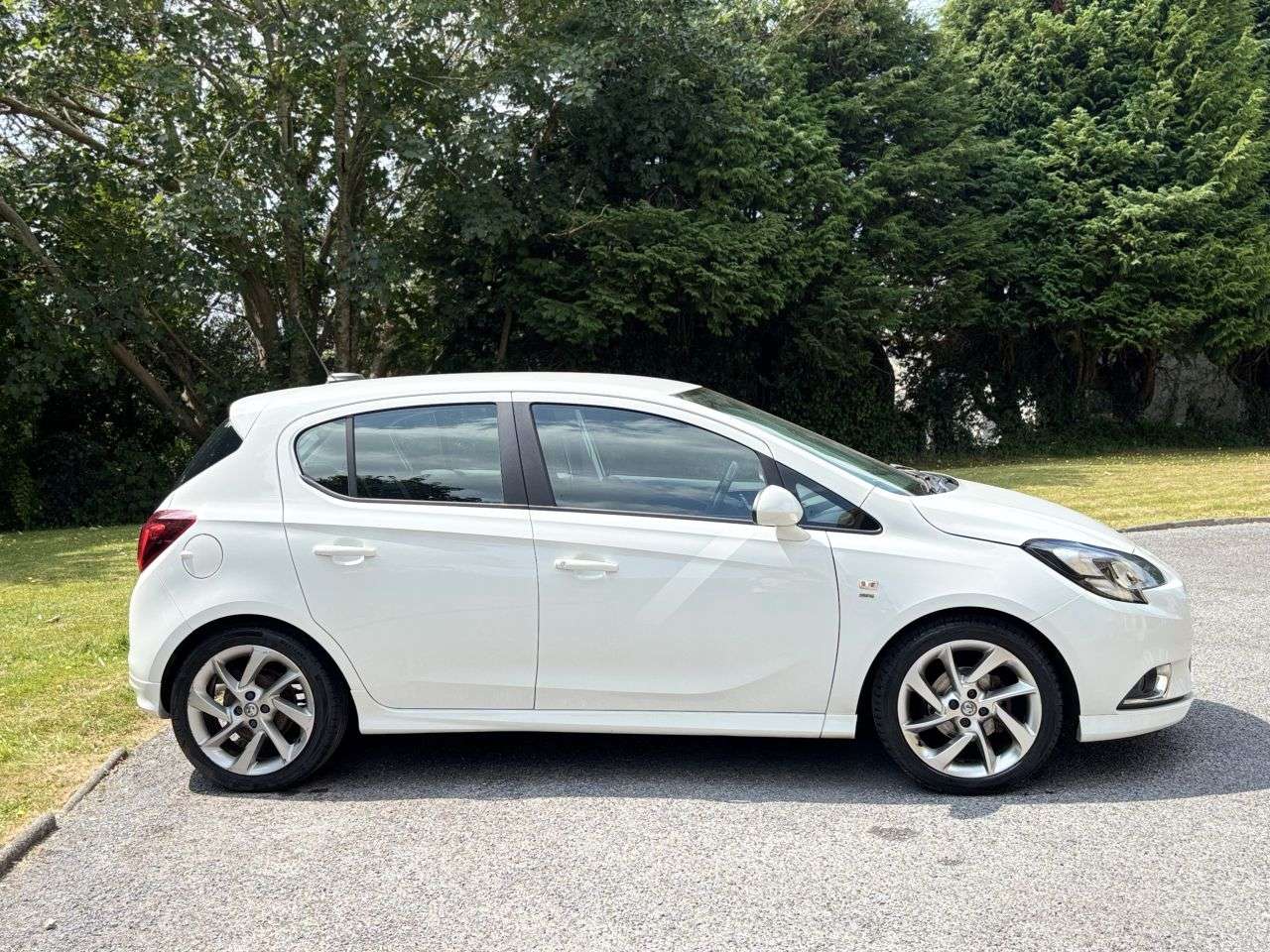 A 2017 VAUXHALL CORSA 1.4i ecoFLEX SRi VX Line Hatchback 5dr Petrol Manual Euro 6 (90 ps) A 2017 VAUXHALL CORSA 1.4i ecoFLEX SRi VX Line Hatchback 5dr Petrol Manual Euro 6 (90 ps)