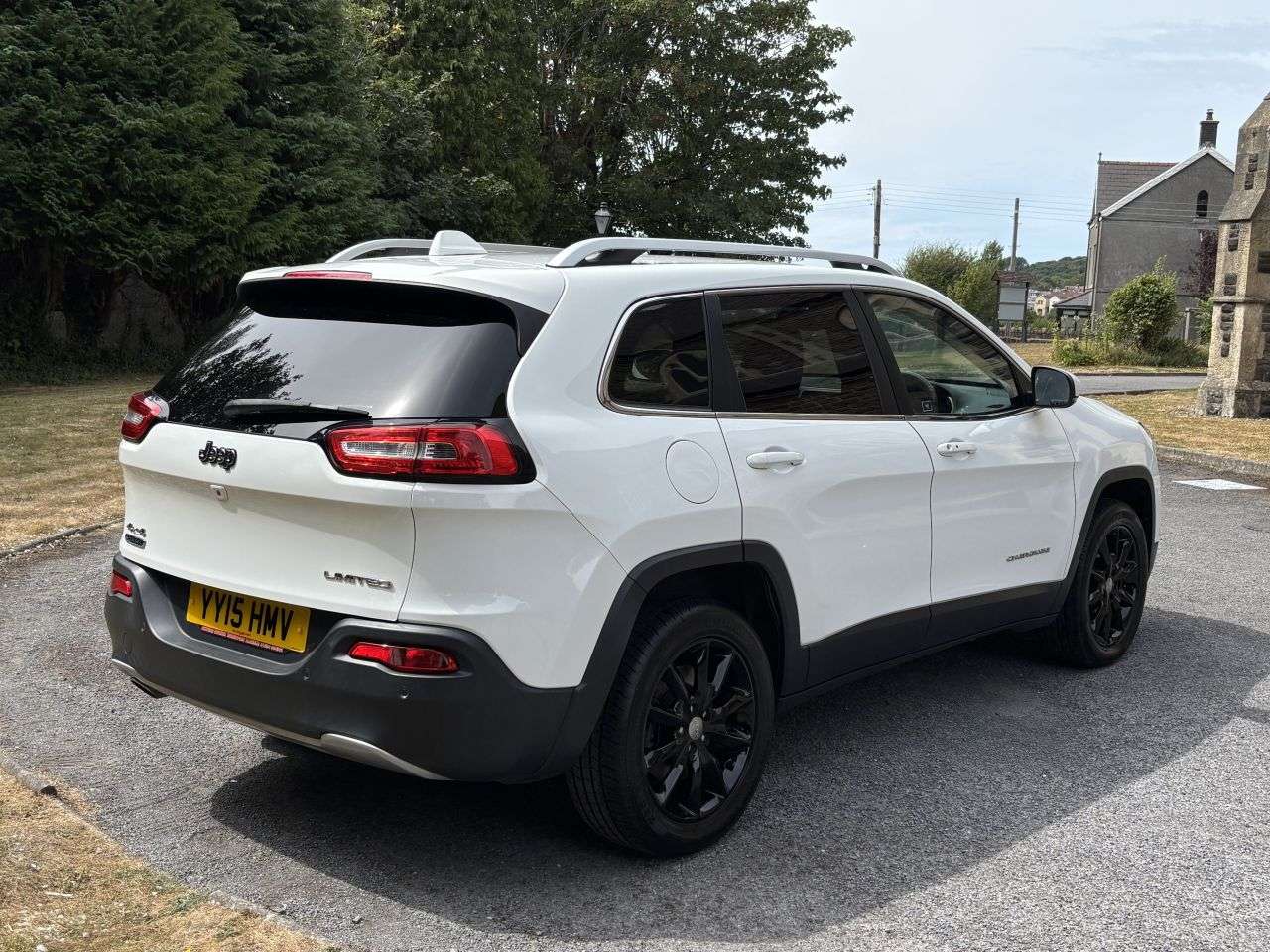 A 2015 JEEP CHEROKEE 2.0 CRD Limited SUV 5dr Diesel Manual 4WD Euro 5 (s/s) (140 ps) A 2015 JEEP CHEROKEE 2.0 CRD Limited SUV 5dr Diesel Manual 4WD Euro 5 (s/s) (140 ps)