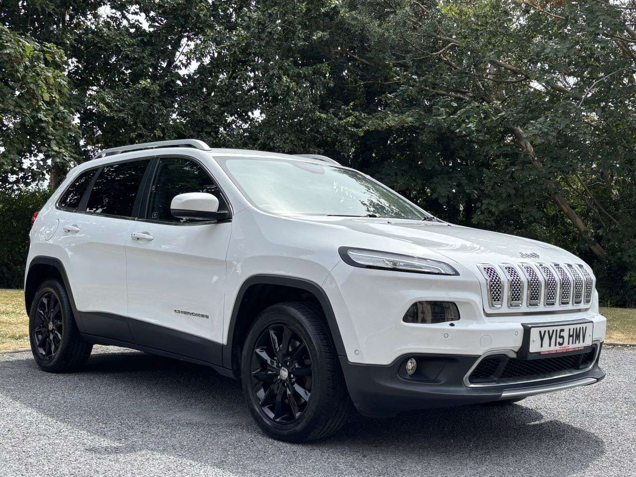 A 2015 JEEP CHEROKEE 2.0 CRD Limited SUV 5dr Diesel Manual 4WD Euro 5 (s/s) (140 ps) A 2015 JEEP CHEROKEE 2.0 CRD Limited SUV 5dr Diesel Manual 4WD Euro 5 (s/s) (140 ps)