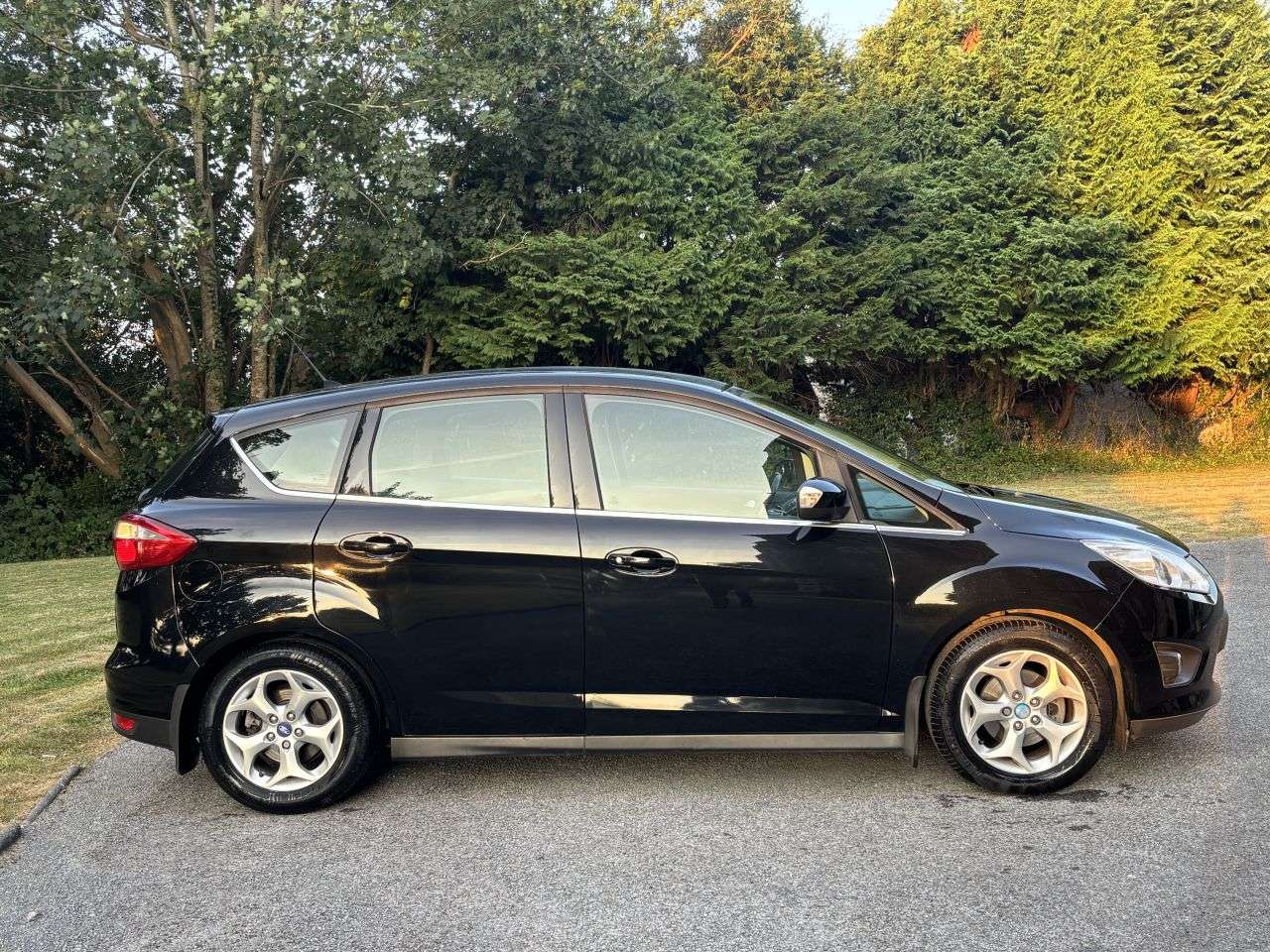A 2015 FORD C-MAX 1.6 TDCi Zetec MPV 5dr Diesel Manual Euro 5 (115 ps) A 2015 FORD C-MAX 1.6 TDCi Zetec MPV 5dr Diesel Manual Euro 5 (115 ps)
