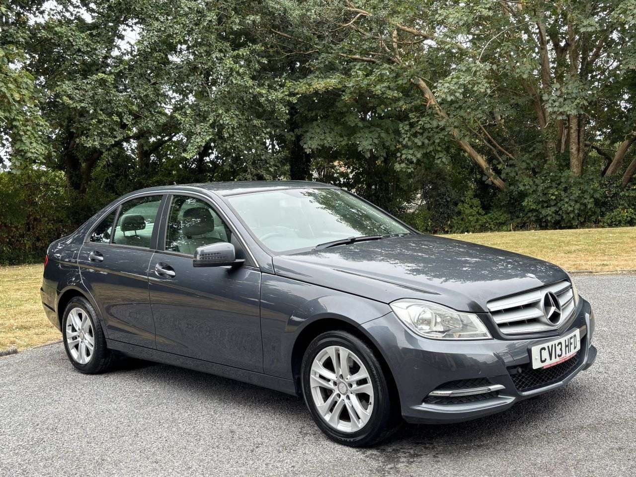 A 2013 MERCEDES-BENZ C CLASS 2.1 C200 CDI BlueEfficiency Executive SE Saloon 4dr Diesel G-Tronic+ Euro 5 A 2013 MERCEDES-BENZ C CLASS 2.1 C200 CDI BlueEfficiency Executive SE Saloon 4dr Diesel G-Tronic+ Euro 5