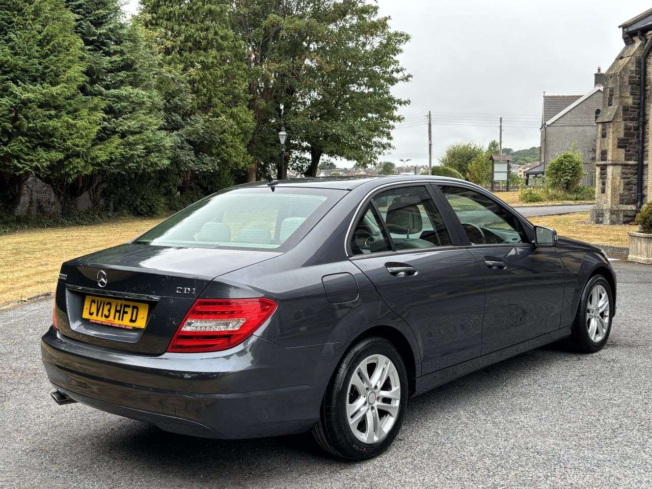 A 2013 MERCEDES-BENZ C CLASS 2.1 C200 CDI BlueEfficiency Executive SE Saloon 4dr Diesel G-Tronic+ Euro 5 A 2013 MERCEDES-BENZ C CLASS 2.1 C200 CDI BlueEfficiency Executive SE Saloon 4dr Diesel G-Tronic+ Euro 5