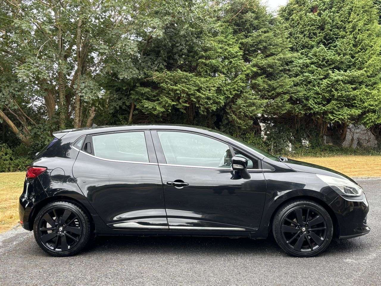 A 2015 RENAULT CLIO 1.5 dCi Dynamique S MediaNav Hatchback 5dr Diesel EDC Euro 5 (90 ps) A 2015 RENAULT CLIO 1.5 dCi Dynamique S MediaNav Hatchback 5dr Diesel EDC Euro 5 (90 ps)