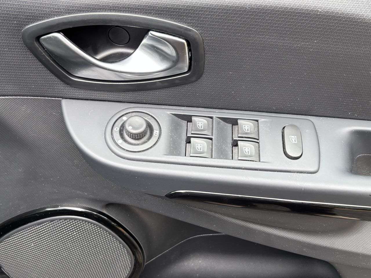 2015 RENAULT CLIO 2015 RENAULT CLIO
